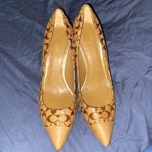 Coach pumps